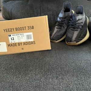 Yeezy Carbon V2 men's